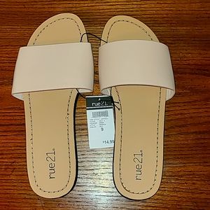 New with tags tan sandle shoes